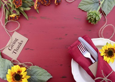 Happy Thanksgiving background with decorated borders.