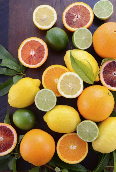 Cítricos de naranja, limón y lima — Foto de Stock