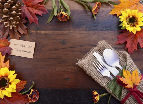 Fondo Feliz Día de Acción de Gracias con bordes decorados . —  Fotos de Stock