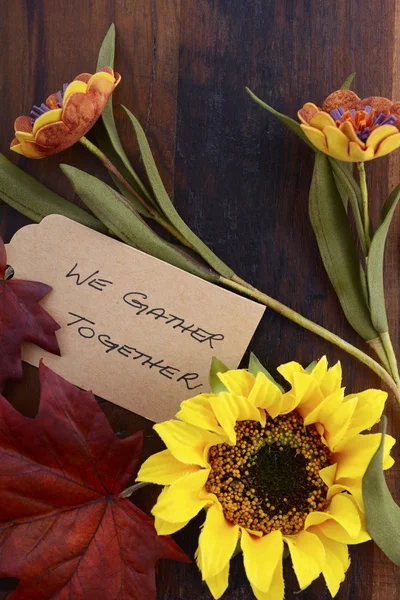 Feliz Ação de Graças fundo com bordas decoradas . — Fotografia de Stock