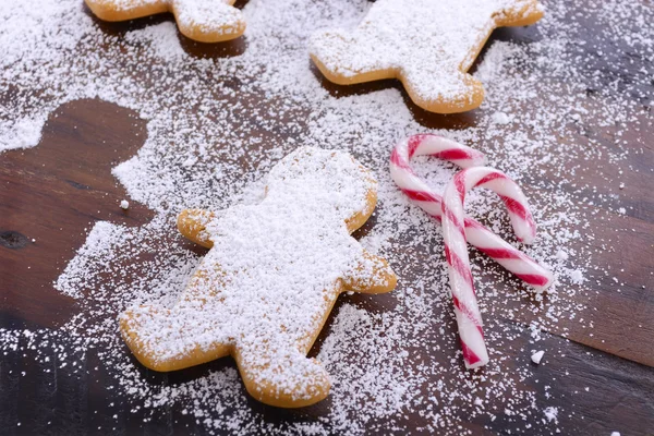 Baking Gingerbread Men for Christmas — Stock Photo, Image