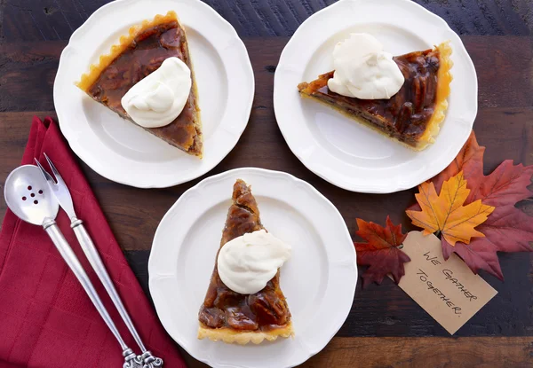 Tranches de tarte aux noix de pécan — Photo