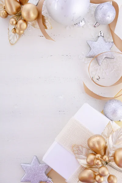 White Gold Christmas background with decorated borders. — Stok fotoğraf