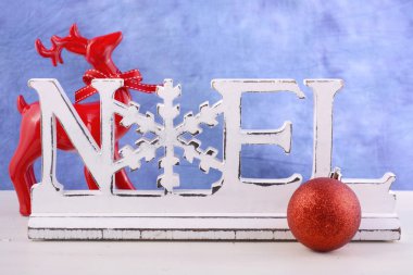 Modern Noel şömine süslemeleri. 