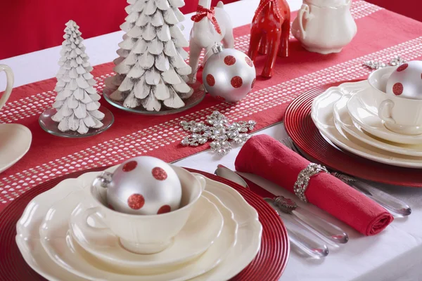 Mesa de Navidad roja y blanca . — Foto de Stock