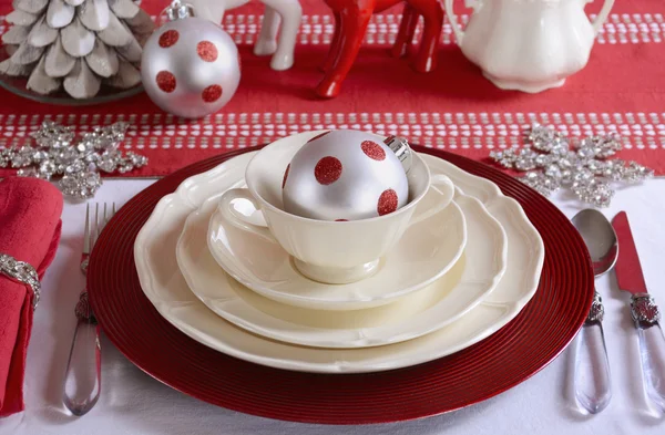 Configuração de mesa de Natal vermelho e branco . — Fotografia de Stock