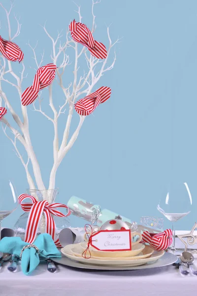 Ajuste de mesa de Navidad Aqua, rojo y blanco . — Foto de Stock