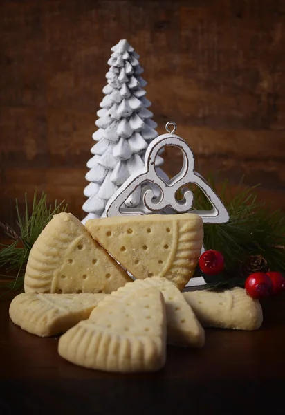 Christmas mörbakelse på rustika bakgrund. — Stockfoto