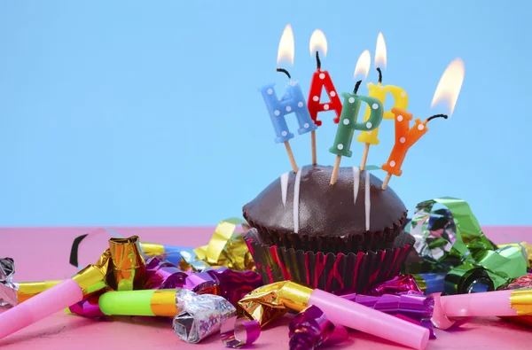 New Year Cupcake with Party Decorations. — Stock Photo, Image