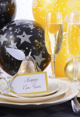 New Years Eve yemek masası yer ayarı. 