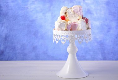 Festival çikolata, kiraz ve somun şeker.