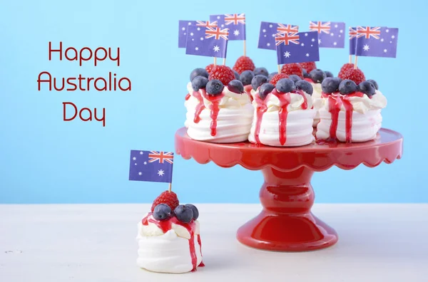 Australische Mini-Pavlovas und Fahnen — Stockfoto