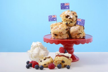 Çilek ve krema ile meyve çörekler