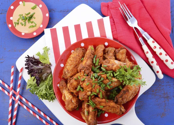 BBQ setting with spicy chicken wings. — Stock Photo, Image