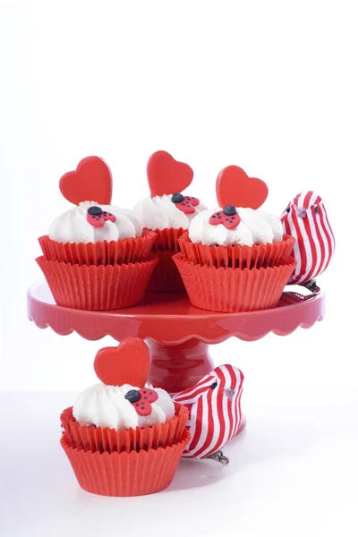 Red and white Valentine cupcakes — Stock Photo, Image