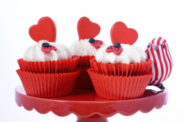 Red and white Valentine cupcakes — Stock Photo, Image