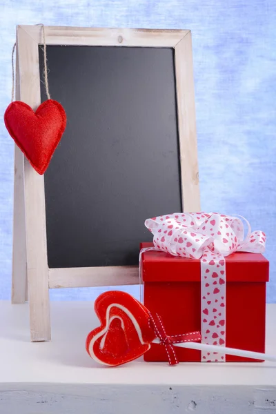 Chalkboard Valentine e presente — Fotografia de Stock
