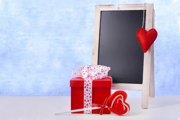 Valentine chalkboard and gift — Stock Photo, Image