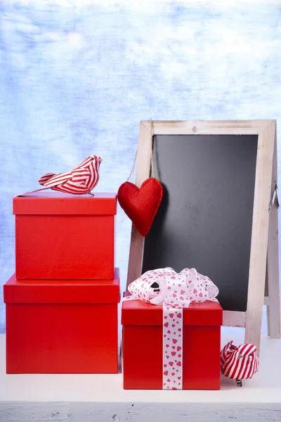 발렌타인 칠판 및 선물 — 스톡 사진