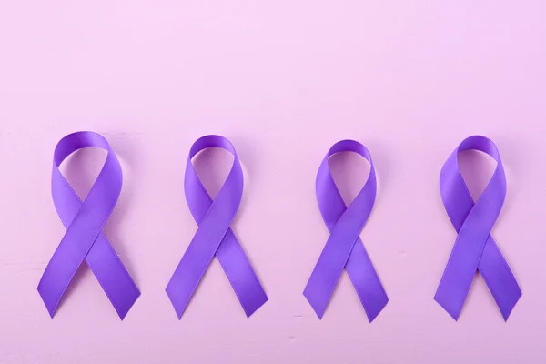 Międzynarodowy Dzień kobiet Purple Ribbon Symbol — Zdjęcie stockowe