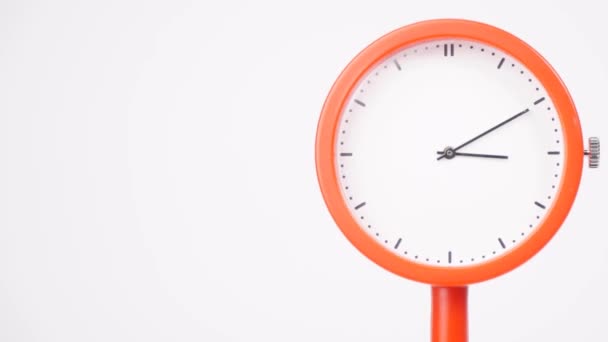 Reloj Pared Blanca Dice Hora Rotación Las Manecillas Cortas Largas — Vídeos de Stock