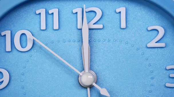 Horloge Murale Blanche Indique Heure Rotation Des Aiguilles Courtes Longues — Video