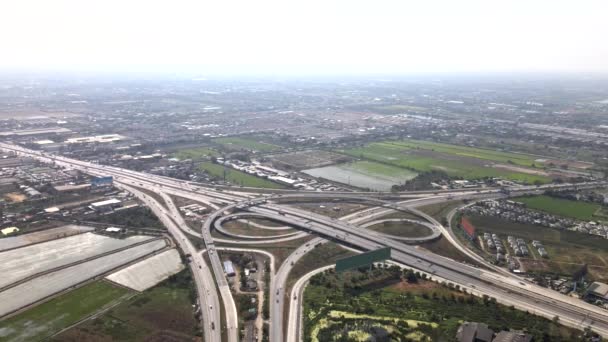 Top View Drone Expressways Routes Full Cars Running Housing Buildings — Video Stock
