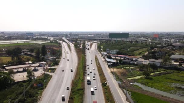 Parlak Bir Günde Bulutlar Hareket Eder Şekillerini Değiştirir — Stok video