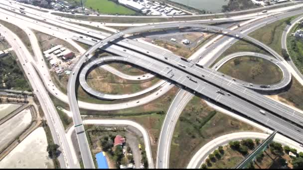 Vista Superior Autopistas Carreteras Están Llenas Coches Conducción Tienen Diferentes — Vídeo de stock