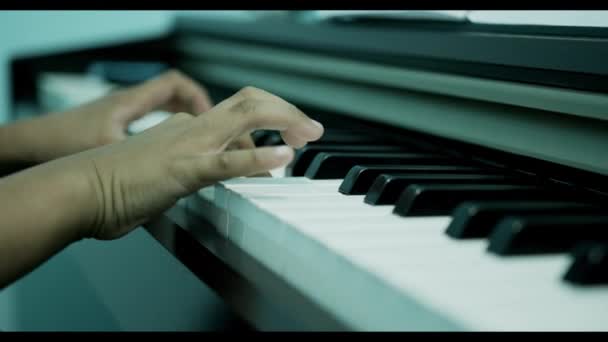 Focus Video Boy Playing Piano — Stock Video