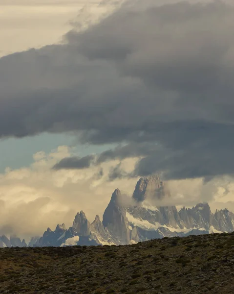 Vertical Montaña Nevada Rocosa Mejor Senderismo Increíble Del Mundo Fitz — Foto de Stock
