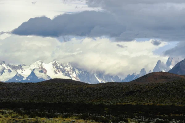 Yatay Rocky Karlı Dağı Dünyanın Iyi Inanılmaz Yürüyüşü Fitz Roy — Stok fotoğraf