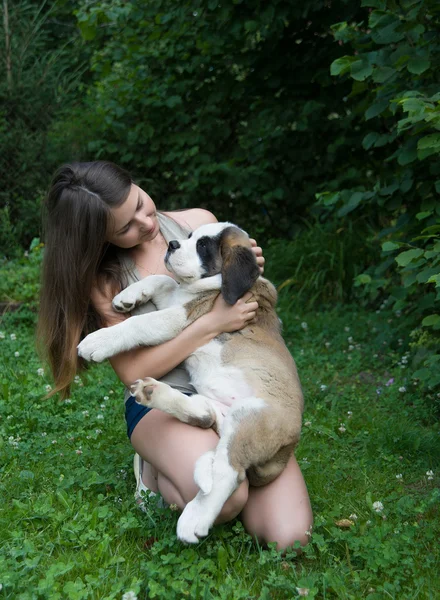 Menina com cachorro — Fotografia de Stock