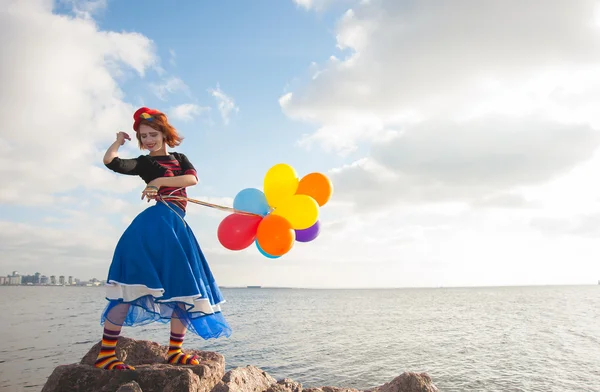 Frau mit Kugeln — Stockfoto