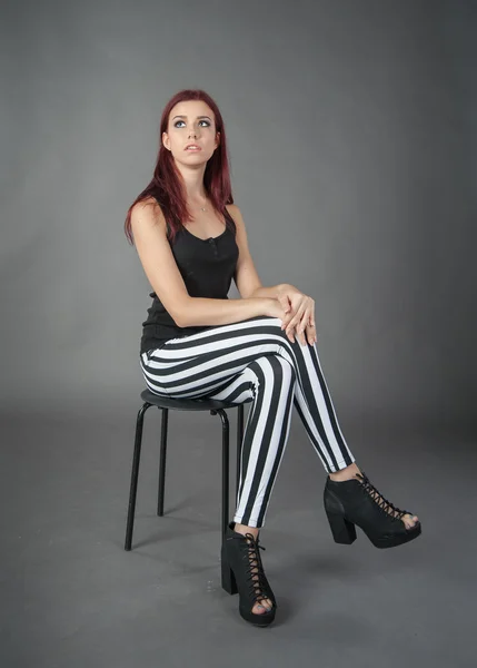 Chica en pantalones a rayas —  Fotos de Stock