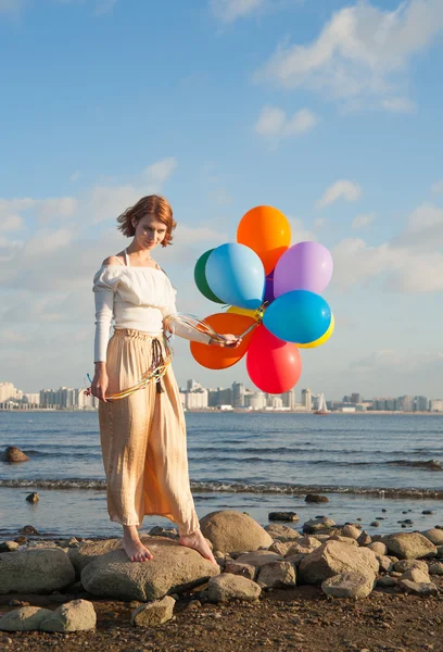 Gratis meisje met ballen — Stockfoto