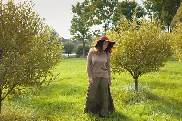 Vrouw in hoed — Stockfoto