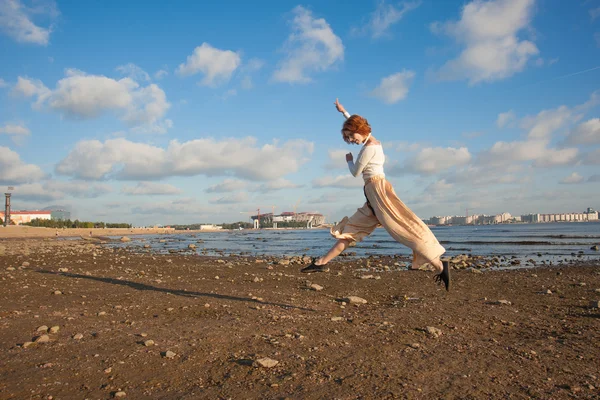 Girl on the Bay — Stock Photo, Image