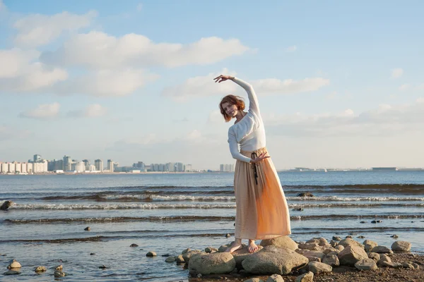 Ragazza sulla baia — Foto Stock