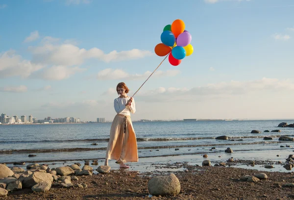 Gratis meisje met ballen — Stockfoto