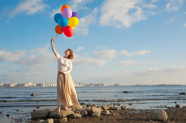 Gratis meisje met ballen — Stockfoto