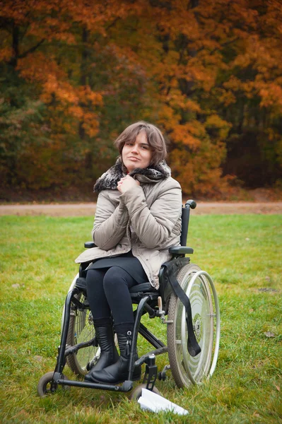 Vrouw in een rolstoel — Stockfoto