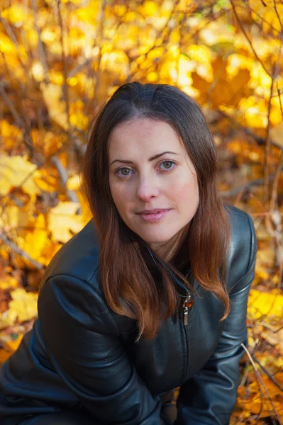 Woman enjoying autumn — Stock Photo, Image