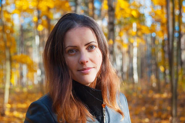 Woman enjoying autumn — Stock Photo, Image