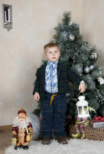 Little boy under the tree — Stock Photo, Image