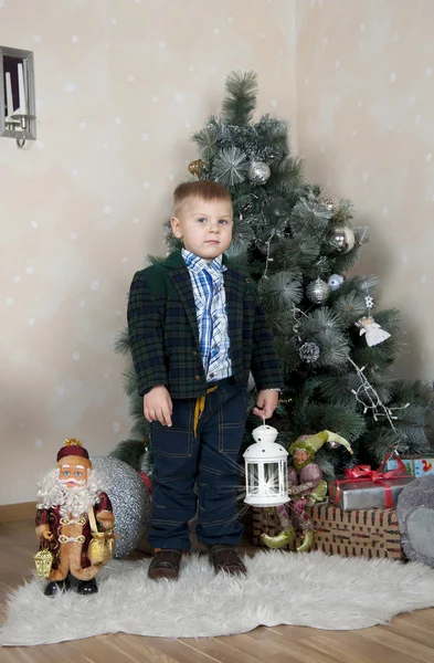 Little boy under the tree — Stock Photo, Image