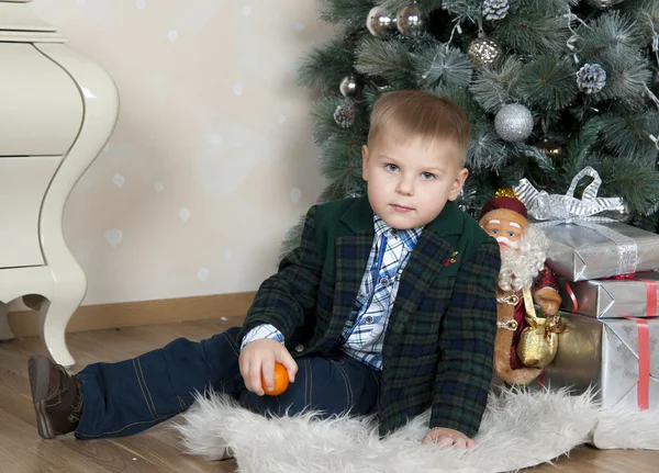 Boy with orange — Stock Photo, Image