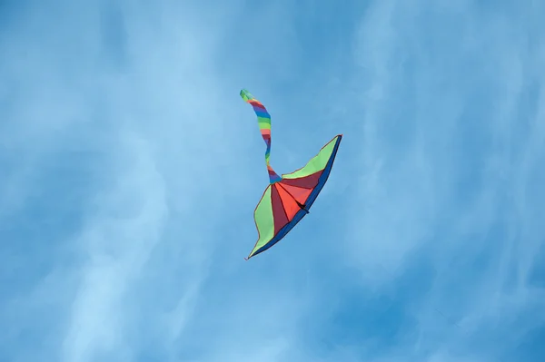 Sárkány repül az égen — Stock Fotó