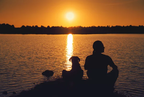 gün batımında arkadaşlar