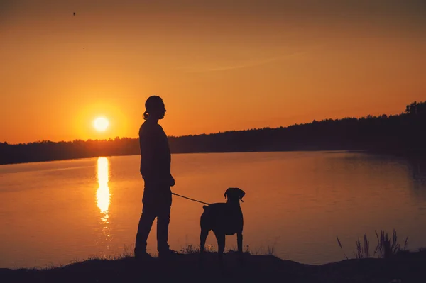 gün batımında arkadaşlar